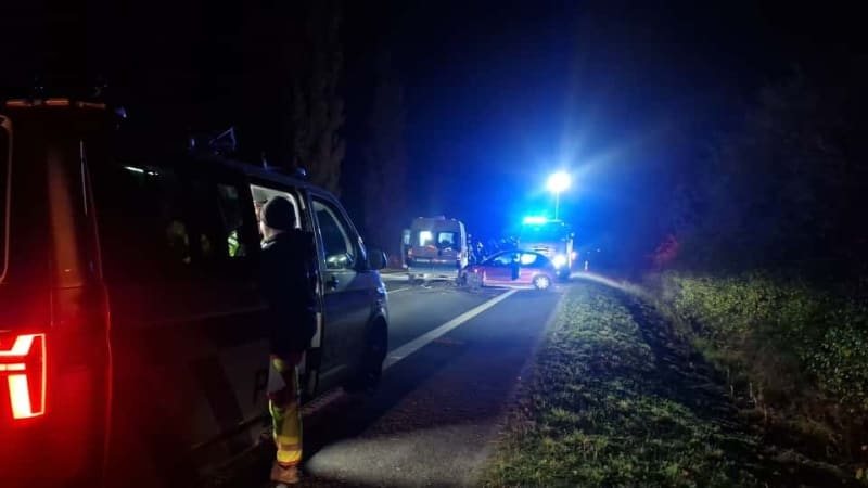 Tragická nehoda na Zlínsku: jeden mrtvý a několik zraněných po srážce aut