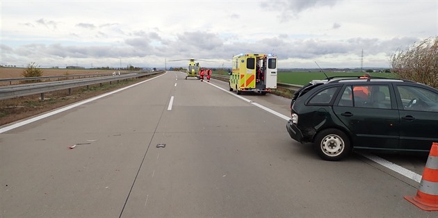 Dálnici D1 uzavřela nehoda tří aut, pro vážně zraněného přiletěl vrtulník