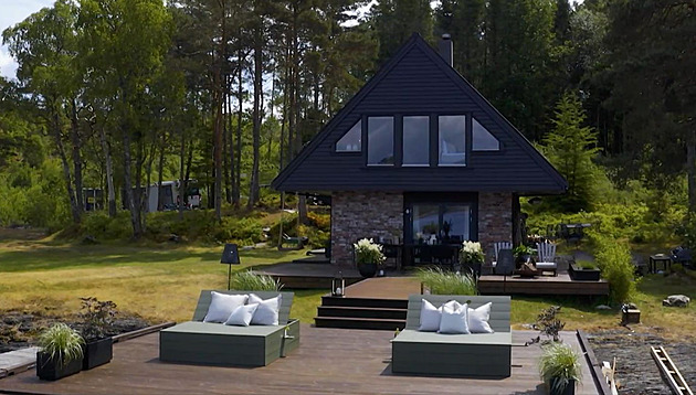 Chata se špatnou dispozicí má nový interiér i schodiště, majitelé jásají