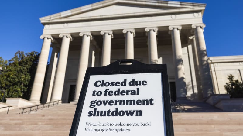 Paralýza USA za 1,2 bilionu: Trump „protahuje“ shutdown, aby upevnil moc. Kongres mu nebrání