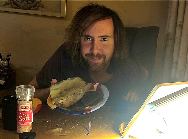 Slavný streamer si zakládá na nedodržování hygieny, nemyl se prý tři měsíce