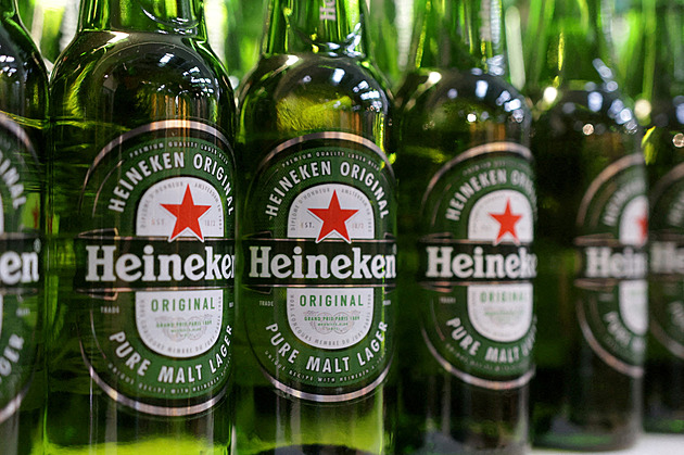 Marketingová revoluce v UEFA. Změní se i „pivní“ sponzor, Heineken po letech skončí