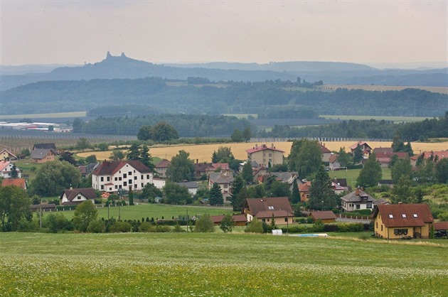 Češi jsou rádi tam, kde žijí. Žehrají však na drahé bydlení a nízké mzdy