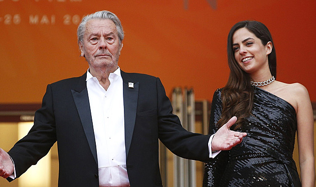 Ženy ho povznášely a podtrhly jeho talent. Dcera Alaina Delona vypráví