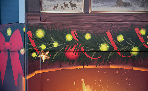 Vánoční tramvaj v Plzni bude letos vypadat jako chaloupka, uvnitř bude i stromeček