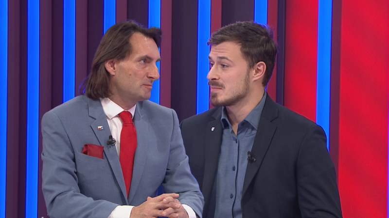 Spor o Sněmovnu: Reprezentujete extrémní pohledy, vzkázal Doksanský Pirátům. Kec, namítl Volpe