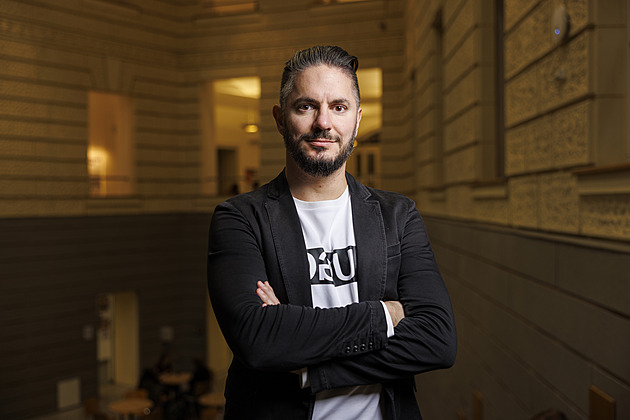 Fialův exporadce: Za vším vidíme zlého Putina, konspirace přitom šíří i naši politici