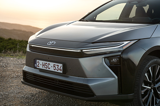 Kaizen v praxi. Elektrickou toyotu celou předělali, ale na pohled to nepoznáte