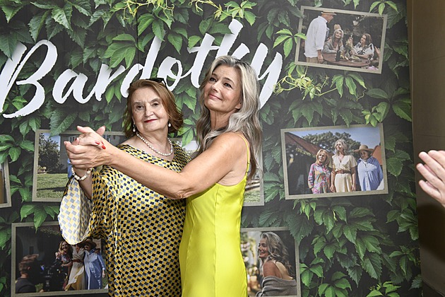 Havlová odhodila masku první dámy, 30 let s Basikovou. Jaké české filmy se chystají?