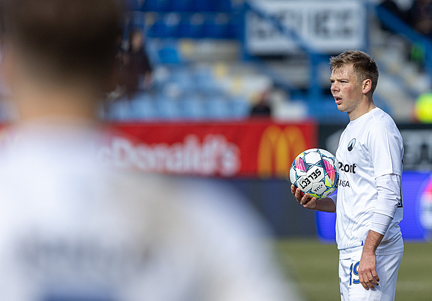 Fotbalové přestupy ONLINE: Hlavatý se vrátil do Pardubic, Plzeň získala Krčíka