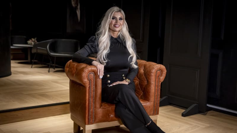 Lela poprvé promluvila od zadržení Vémoly. I s dětmi poslala odhodlaný vzkaz od stromečku