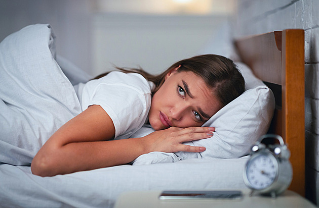 Cesta z nespavosti: jednoduché kroky pro lepší noční odpočinek