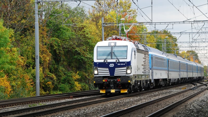 Vlak v Olomouci srazil a usmrtil člověka. Spoje nabírají zpoždění