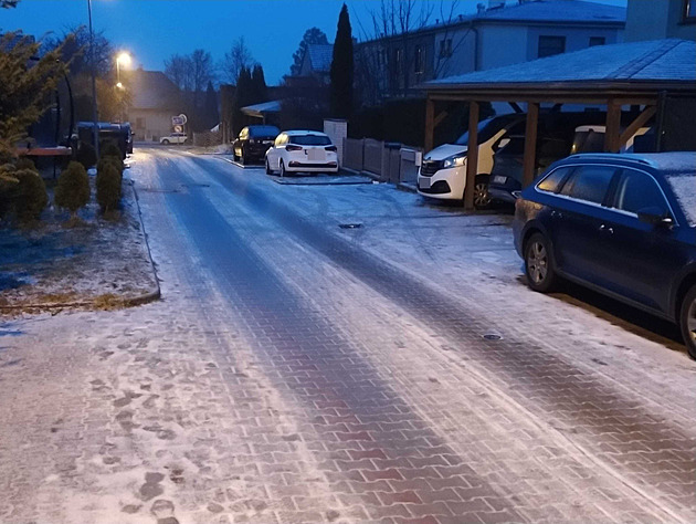 Meteorologové varují před mrznoucím deštěm. Riziko platí hlavně na severu Čech