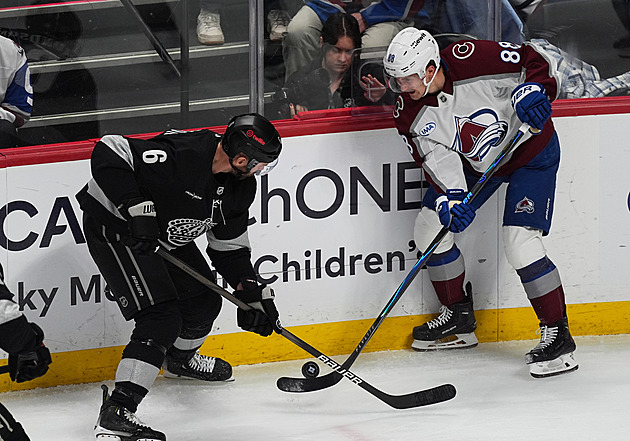Nečas byl mezi střelci Colorada, Mrázek střídal odvolaného Dostála