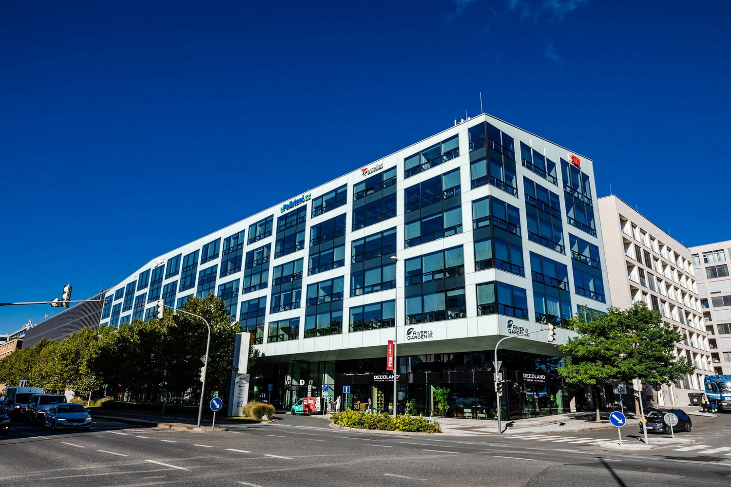 Nábytková studia v Praze: Kompletní seznam a kontakty na rohanskenabrezi.cz