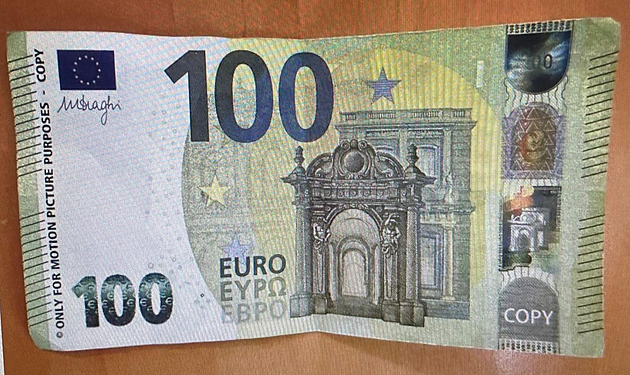 Pozor na falešné bankovky v hodnotě 100 eur. Jsou obtížně rozeznatelné