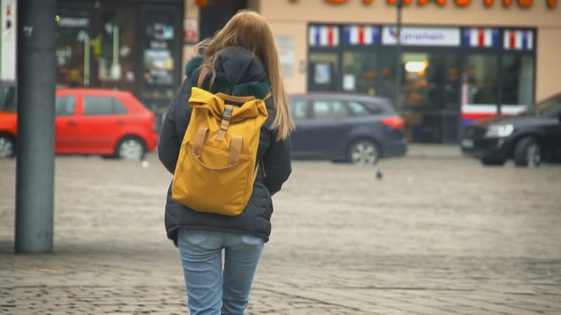 Jak v mrazech zamezit vypadávání vlasů? Odborníci poradili několik triků