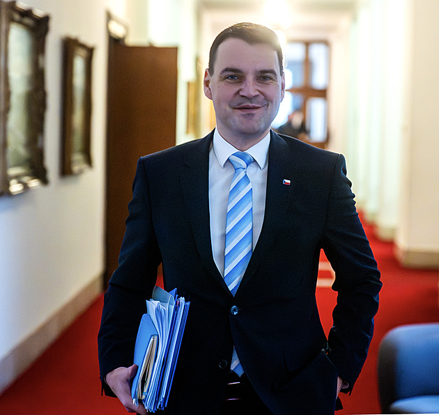 Turkovi na ministerstvu chystám kancelář, prezident kádruje, řekl Macinka