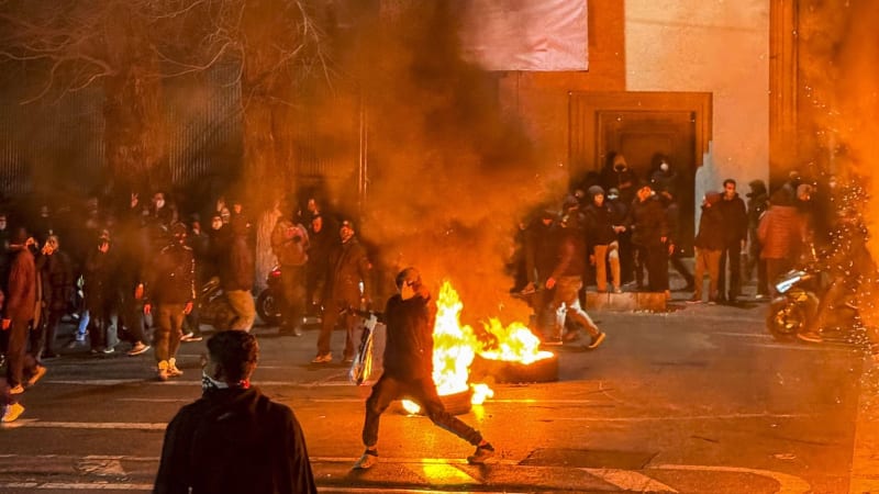 Masakry v Íránu jsou podstatně krvavější, než se čekalo. Odhady hovoří o 5000 mrtvých