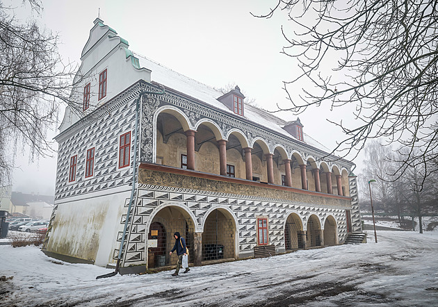 Bavila se tu šlechta, teď se unikátní Červený dům otevře veřejnosti