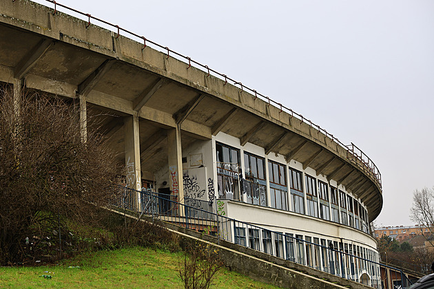 V souboji o Lužánky přituhuje. Stavba nového stadionu láká i Metrostav