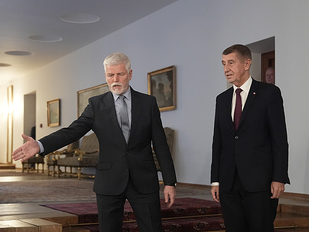 Babiš dorazil na jednání s Pavlem na Hrad. Řešit by měli také Macinkovy SMS