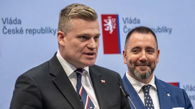 Turka nahradí v kandidatuře na ministerstvo Červený. S vládou utvoříme svatou trojici, slíbil