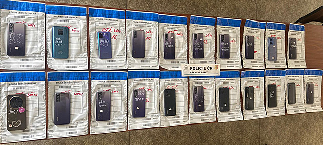 Mladík brigádničil jako pomocník falešných bankéřů, chytili ho mezi prvními