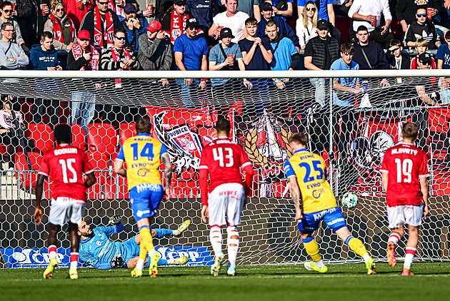 Závěr byl hektický, remízu s Teplicemi bereme, říká pardubický stoper Konečný