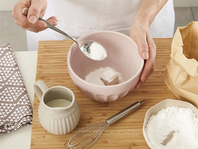 Míry v kuchyni: Jak správně odměřit lžičku, lžíci, hrnek i špetku