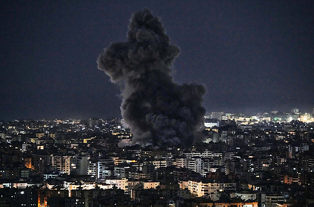 Nejistota, chaos, obavy. První dny po úderu na Írán objektivem fotoreportérů