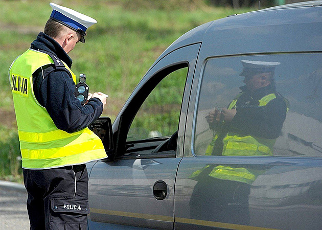 Brutální pokuty i doživotí bez řidičáku. Na polských cestách přituhuje