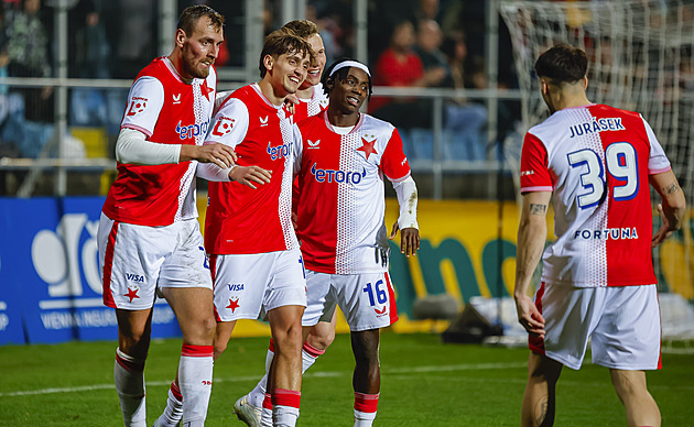Zlín - Slavia 1:3, domácí udeřili až v závěru, hosty nasměrovali k výhře tři střelci