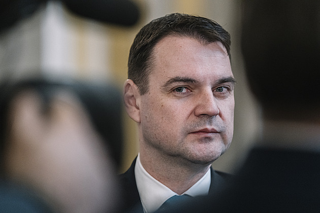 Sankční agenda ministerstva dále funguje, popřel Macinka rozpuštění odboru