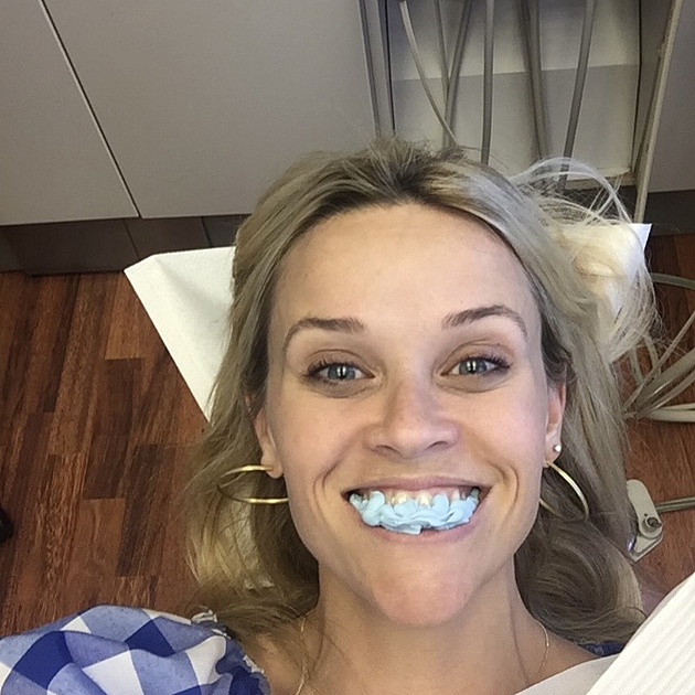 Pravé blondýnce je 50. Smějte se, vzkázala fanouškům a ukázala své příšerné fotky