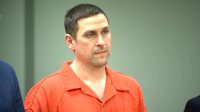 Vražda kapkami do očí Američanovi skoro prošla. Po manželce chtěl zabít i dceru, tvrdí obžaloba