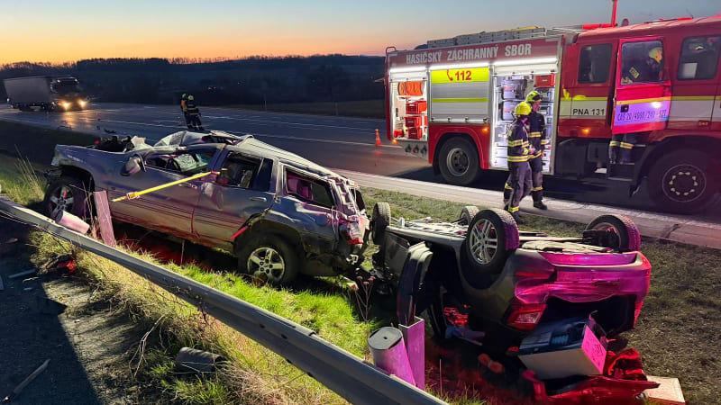 Nehoda dvou aut u České Skalice si vyžádala čtyři zraněné. Zasahují složky IZS
