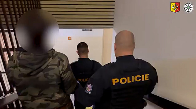 Soud poslal do vazby agresora z Kobylis, za brutální útok mu hrozí deset let