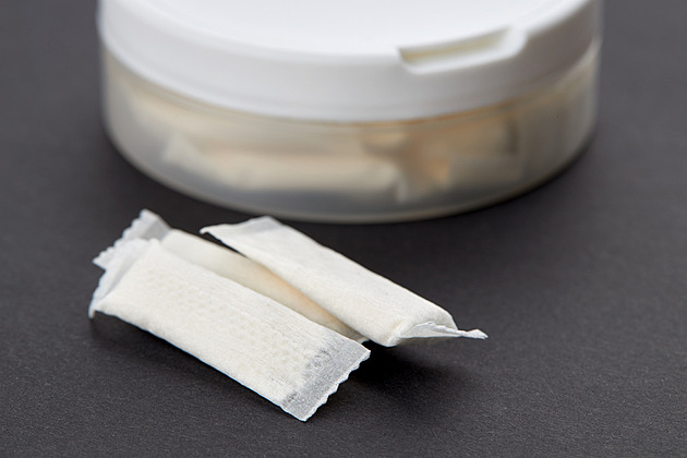 Válka o nikotin. Francie hrozí za sáčky vězením, Švédové kontrují bojkotem