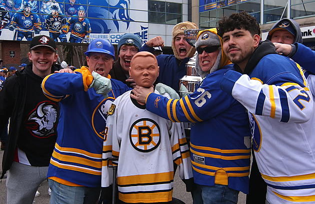 Šílenství v Buffalu: play off po 15 letech a snová otočka. Hala se třásla, smál se kouč