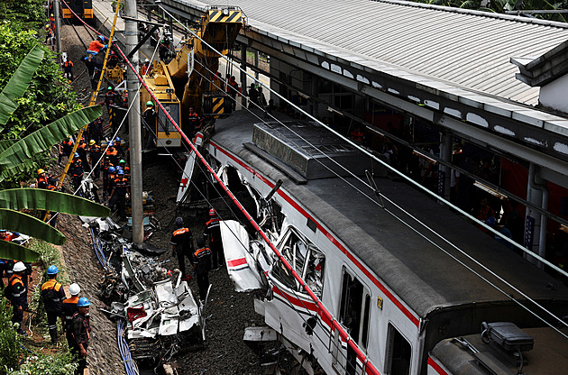 Na předměstí Jakarty se srazily dva vlaky, nehodu nepřežilo 14 lidí