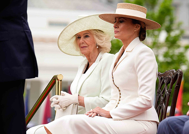 Královna Camilla a první dáma USA Melania předvedly vkus i módní diplomacii