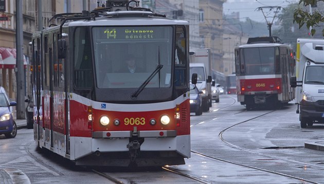 Petice za návrat tramvaje 14 má tisíce podpisů. Rychlé řešení není, říká dopravce