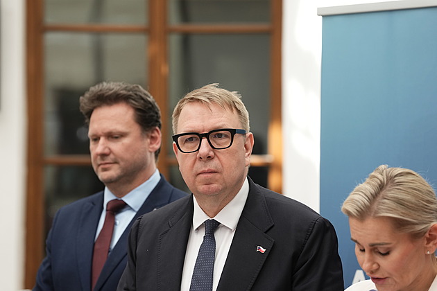 Pomoc lidem ohroženým bytovou nouzí mají řešit úřady práce, schválili poslanci