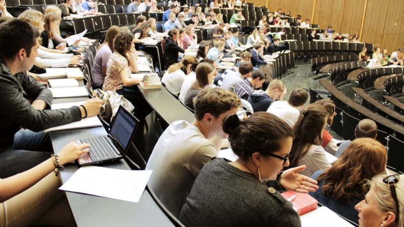 Nesmysl, zní z SPD na adresu Plagovy vysokoškolské reformy. Výhrady mají i univerzity