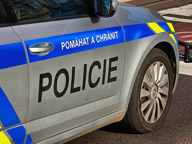V panelovém domě na Karlovarsku došlo k výbuchu. Na místě zasahuje vrtulník