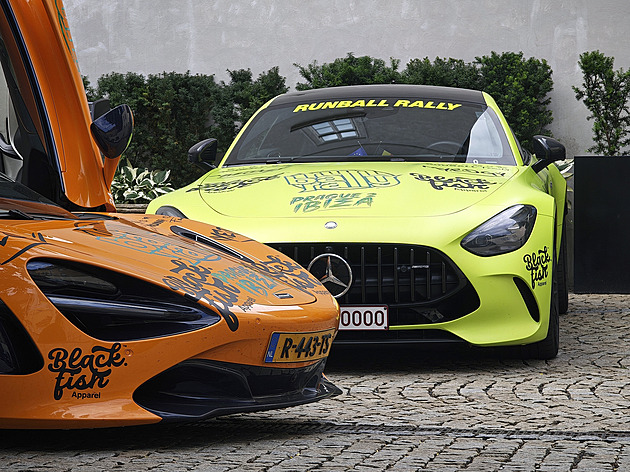 Supersporty pádí Evropou. Start milionářské rally byl v Praze