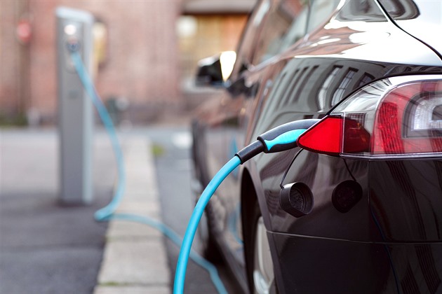 Praha, ráj elektromobilů. Představila nové dobíjecí stanice a chystá další