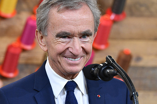 Král luxusu Arnault rozšiřuje své mediální impérium. Mnozí varují před jeho vlivem